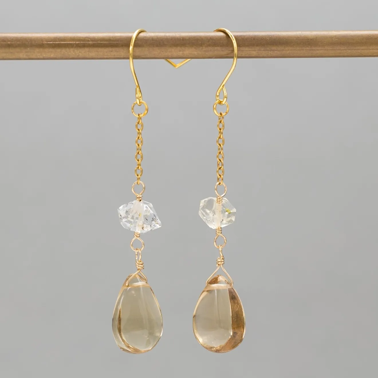 【ハンドメイド】オイルインクォーツとシャンパンシトリンの揺れるピアス