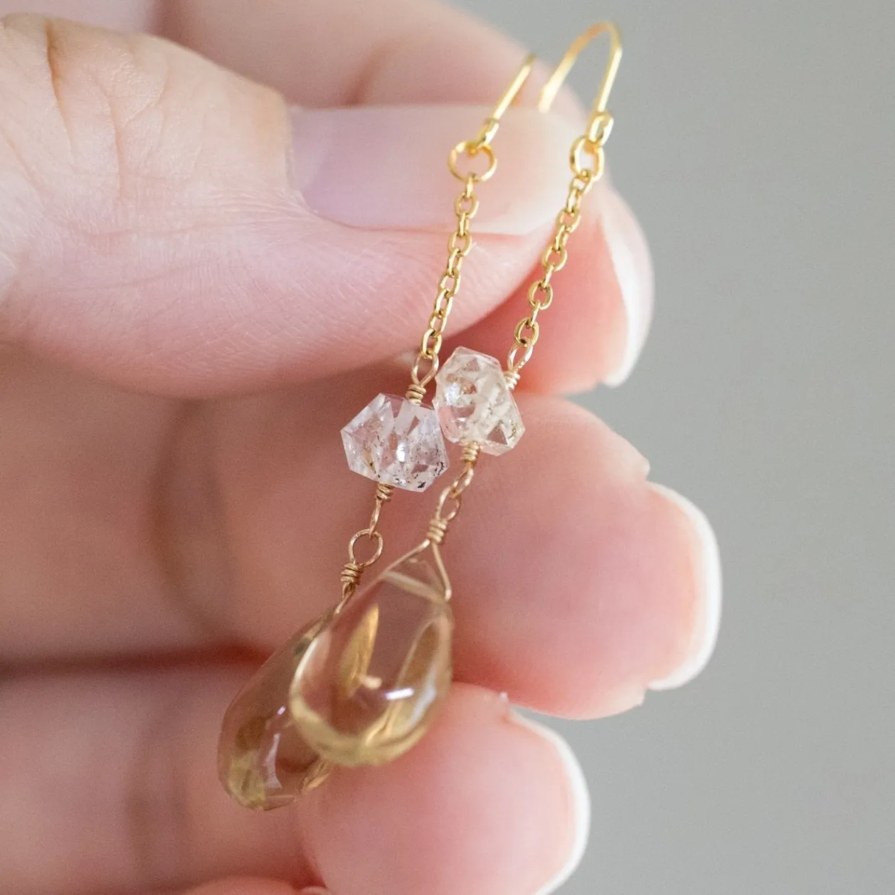 【ハンドメイド】オイルインクォーツとシャンパンシトリンの揺れるピアス