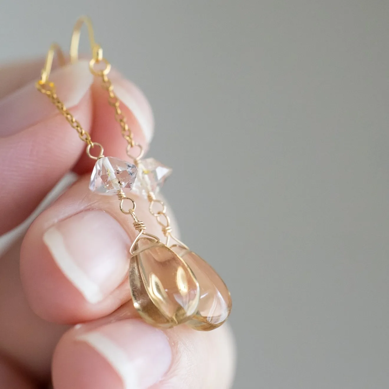 【ハンドメイド】オイルインクォーツとシャンパンシトリンの揺れるピアス