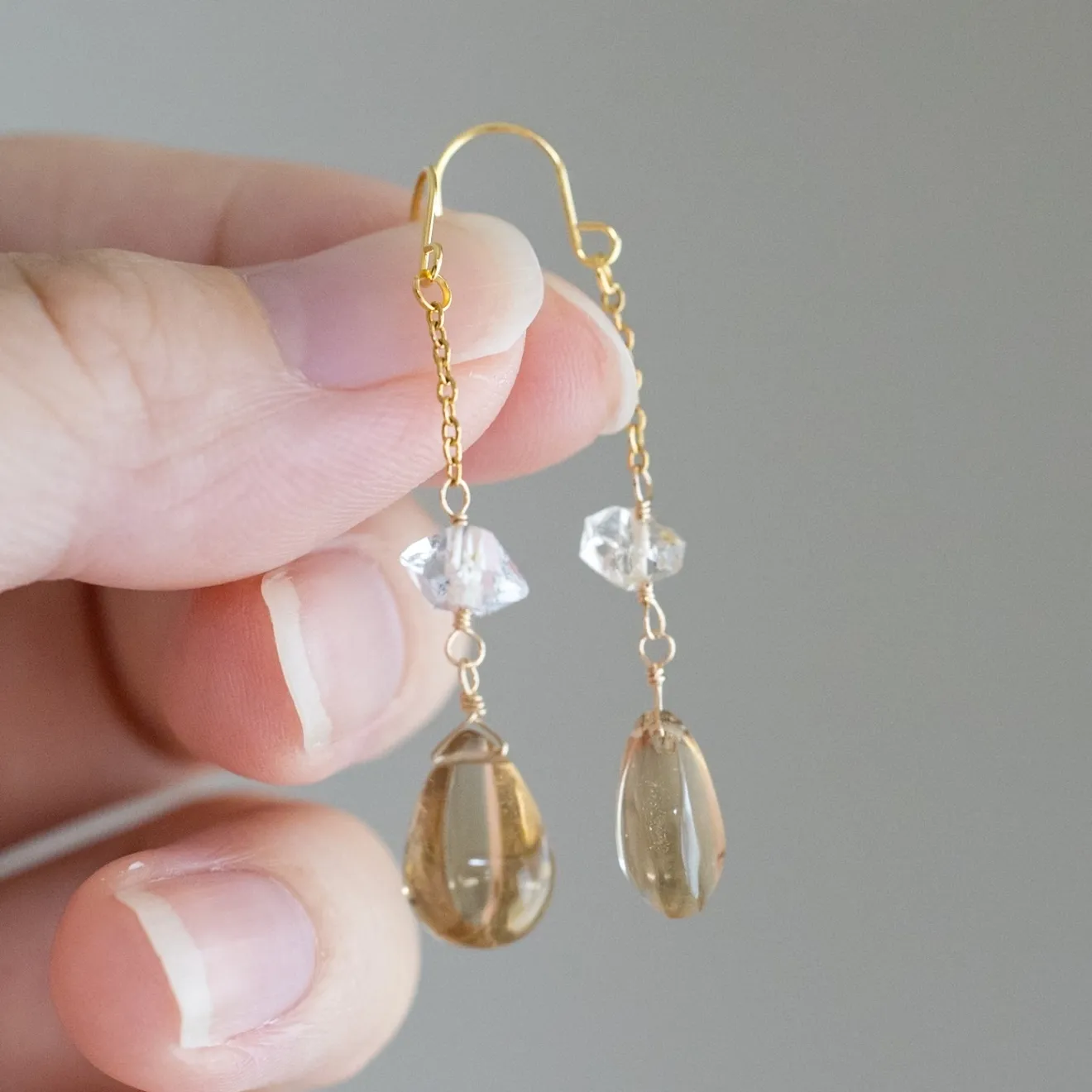 【ハンドメイド】オイルインクォーツとシャンパンシトリンの揺れるピアス