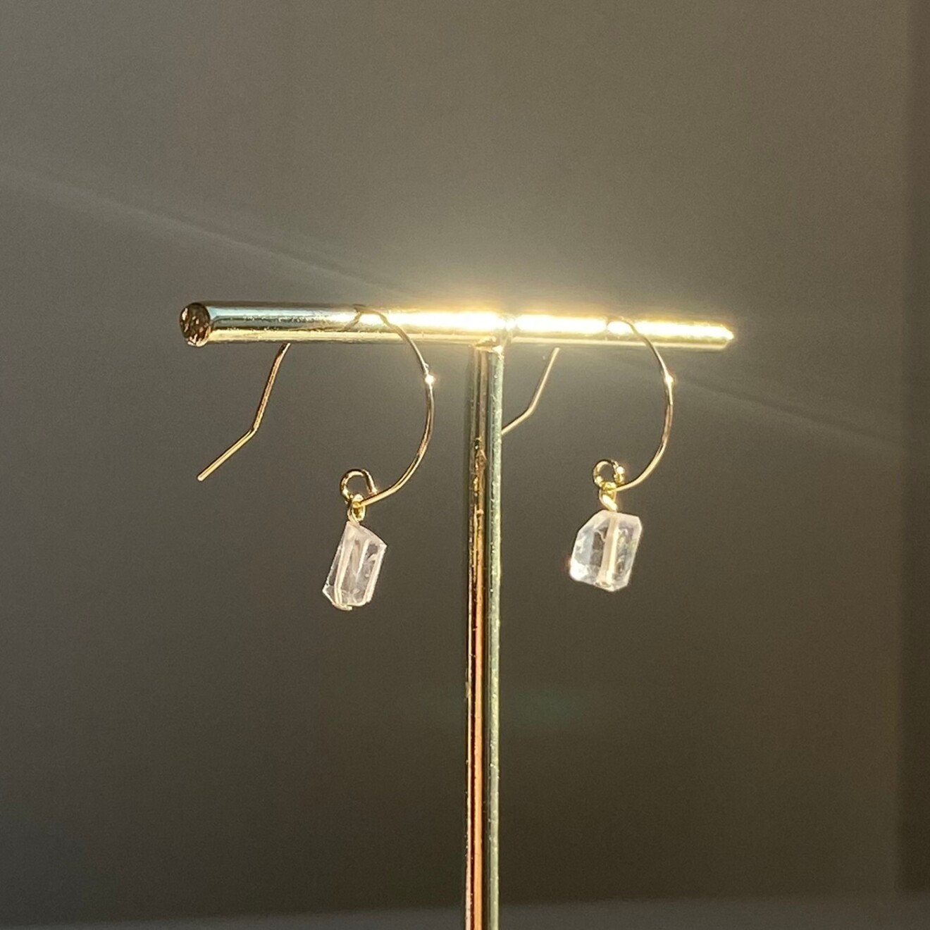 モルガナイト一粒フープピアス｜ほんのり桃色の愛の石｜ニッケルフリー