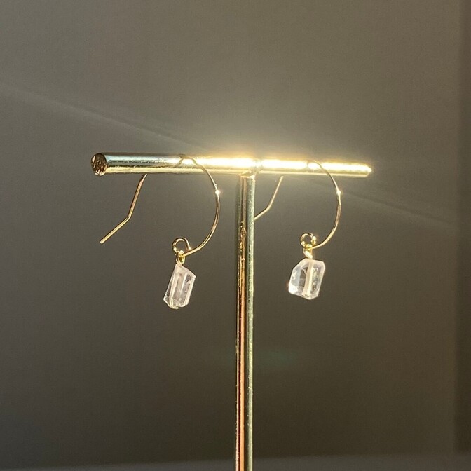 モルガナイト一粒フープピアス｜ほんのり桃色の愛の石｜ニッケルフリー