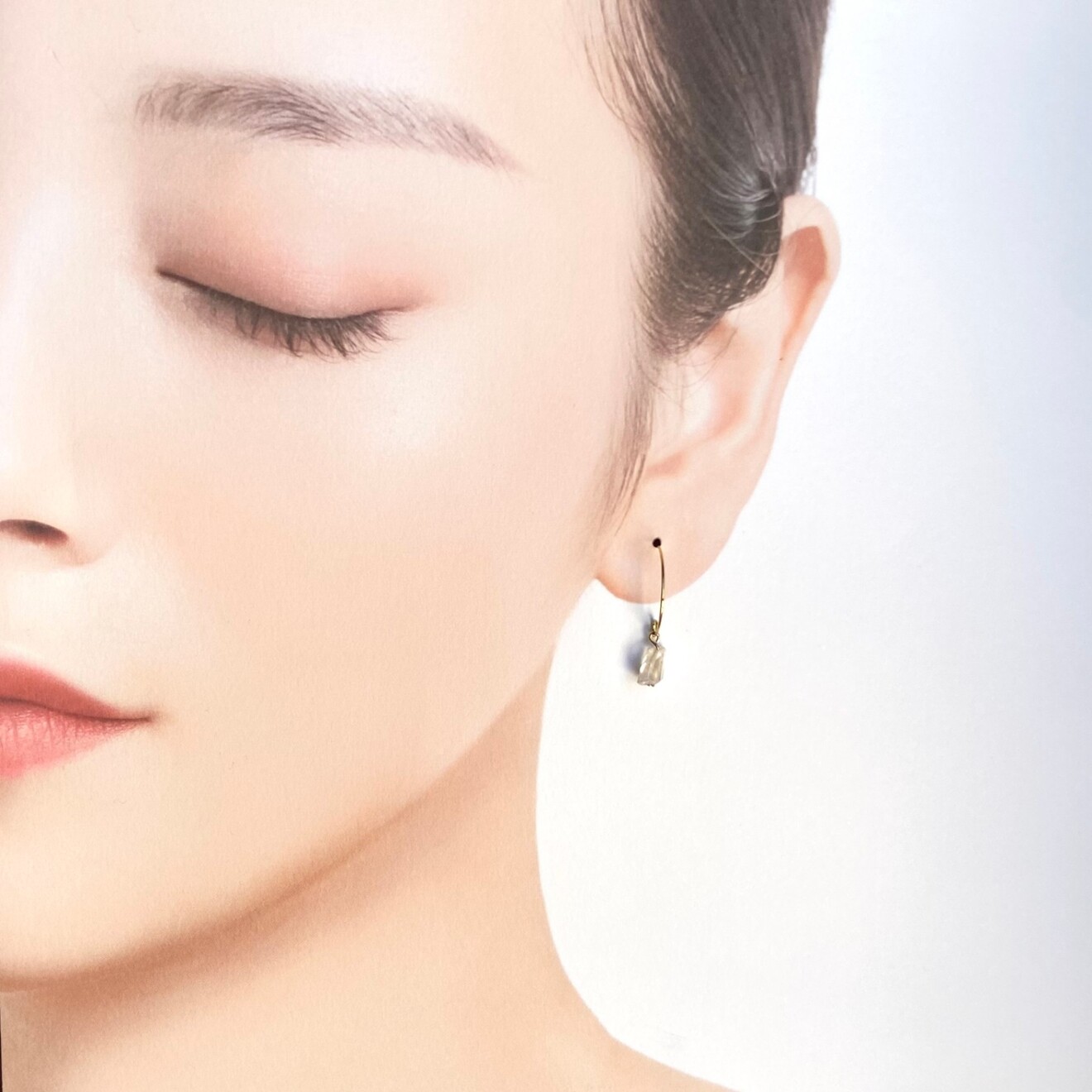 モルガナイト一粒フープピアス｜ほんのり桃色の愛の石｜ニッケルフリー