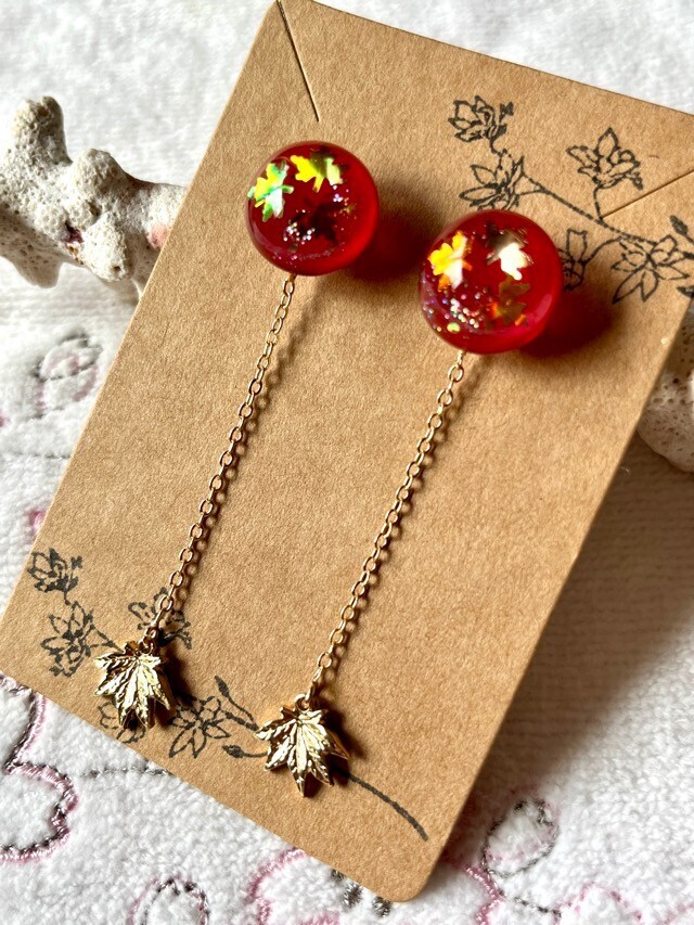 もみじ🍁チャームのピンピアス【リベポ払い歓迎🎉】
