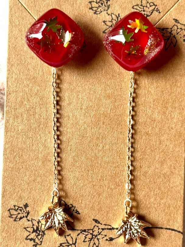 イチョウ⭐️もみじ🍁チャームのピンピアス【リベポ払い歓迎🎉】