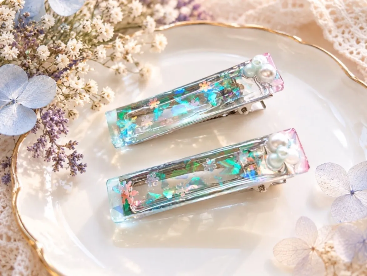 【ハンドメイド】七色 レジンヘアクリップ 2個セット
