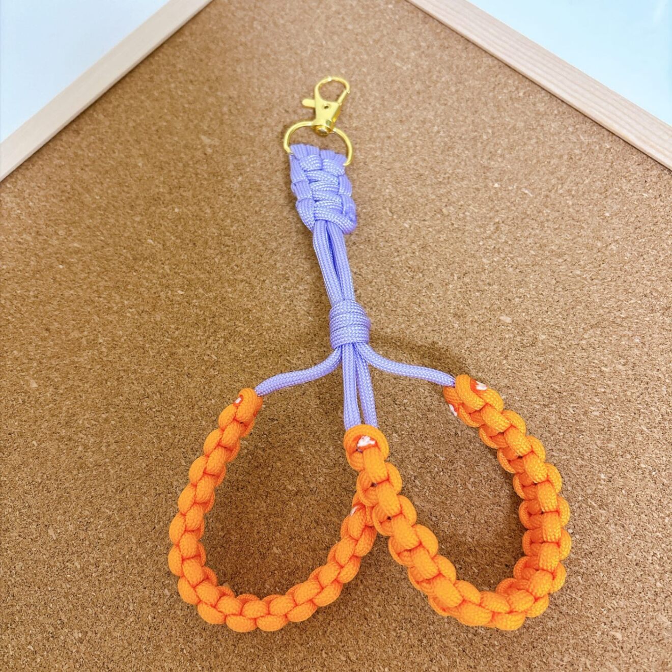 ライオンちゃんとお出かけハーネス🧡パラコードキーホルダー