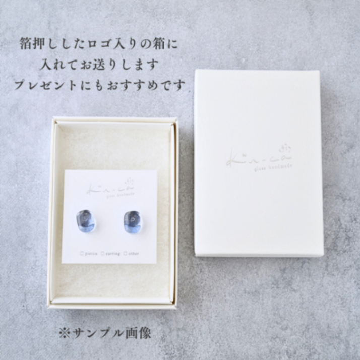 【ハンドメイド】選べる3色 空色ピアス イヤリング ガラス スクエア 一粒 かっこかわいい ブルー