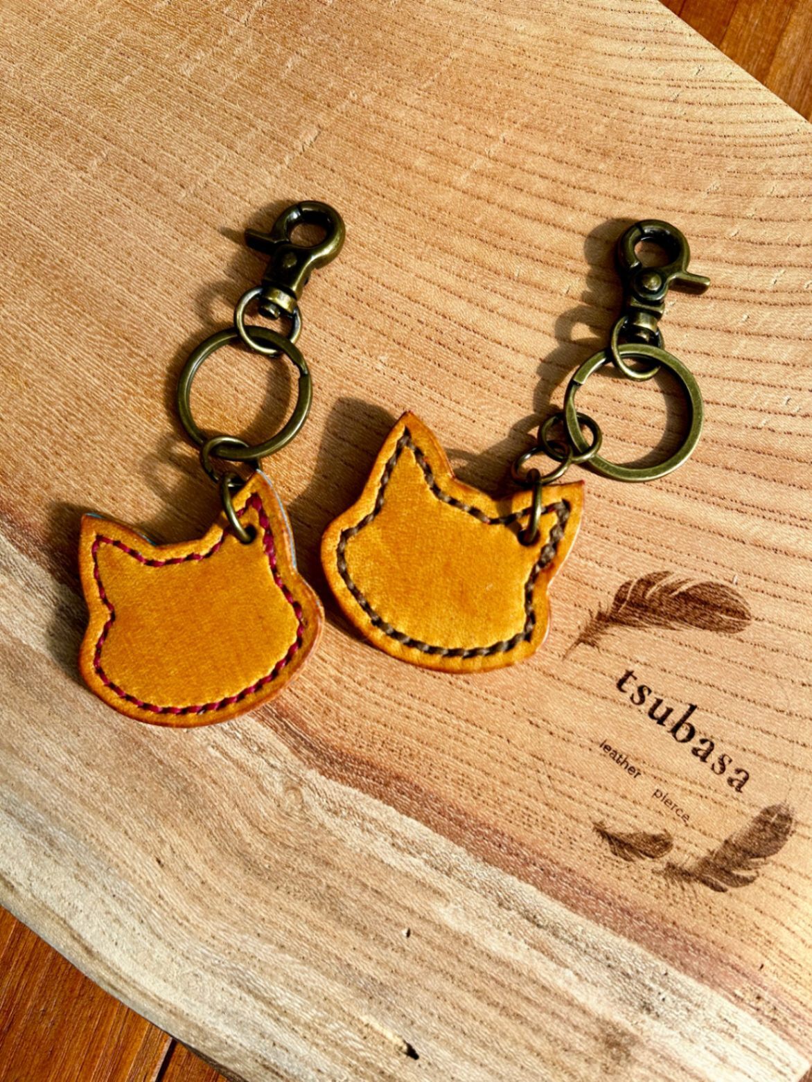 にゃんこレトロキーホルダー🐈本革イタリアンレザー×アクセントカラー｜手縫い【送料込み】