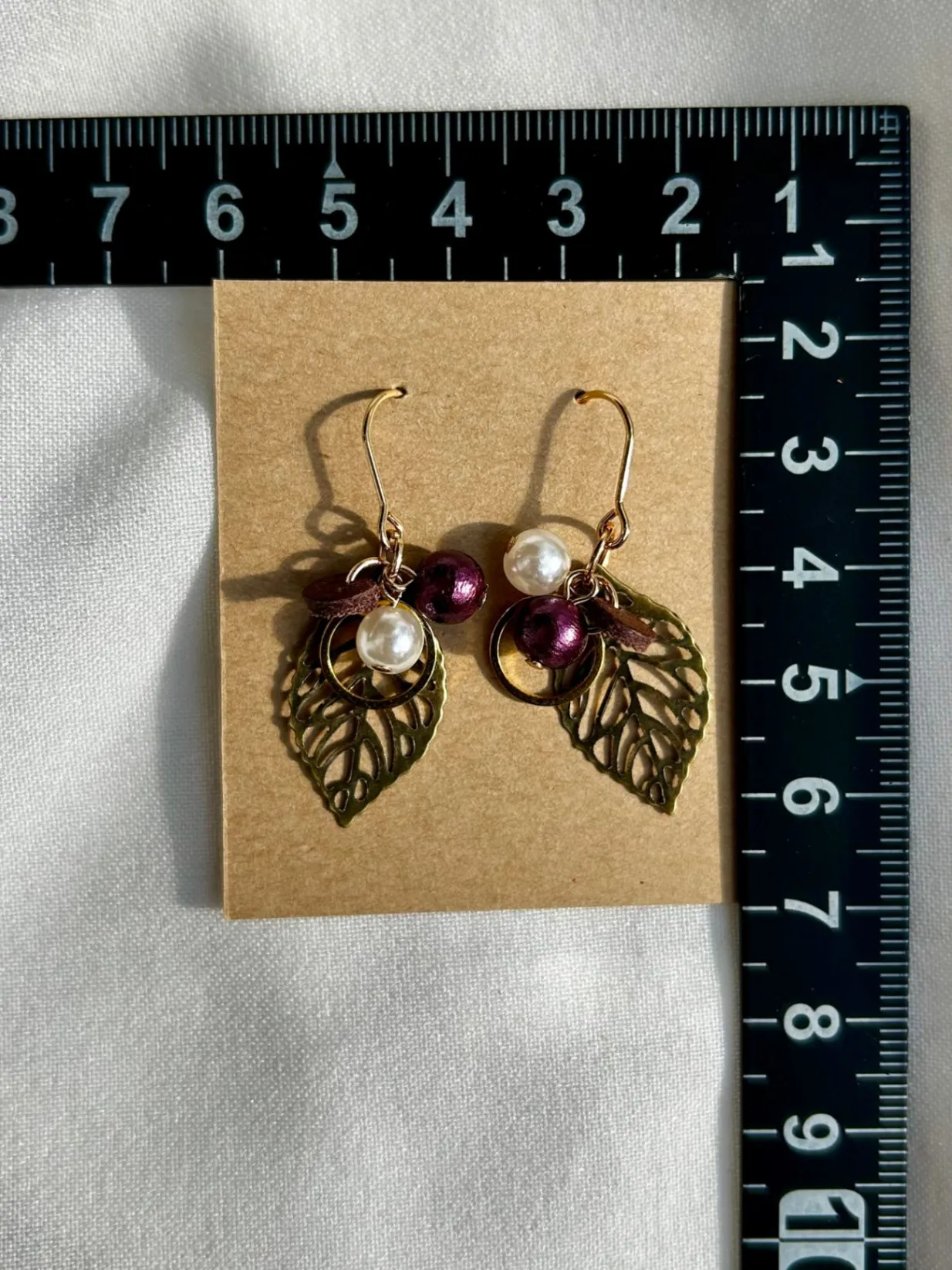 【ハンドメイド】秋色リーフのピアス｜本革×コットンパール ブラウン