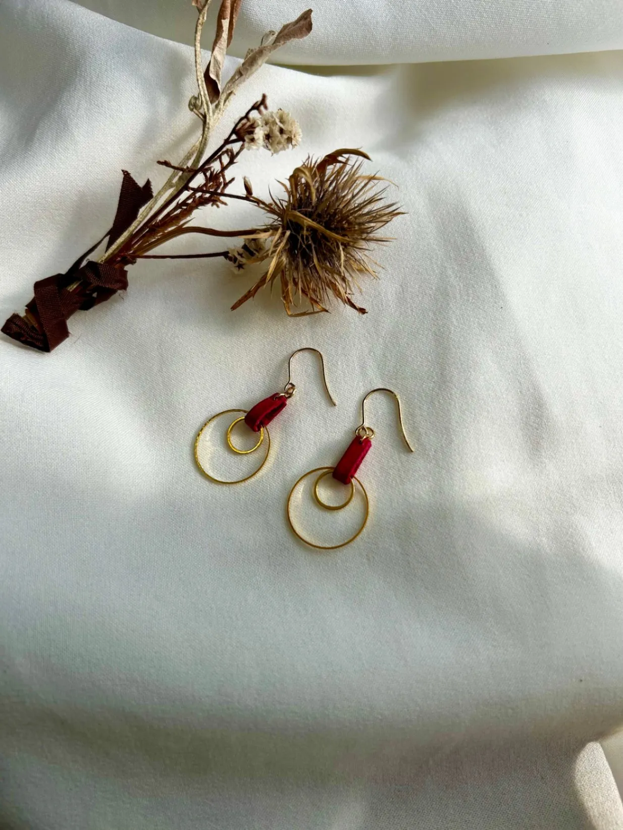 【ハンドメイド】本革×ゴールドリングのピアス ピンク
