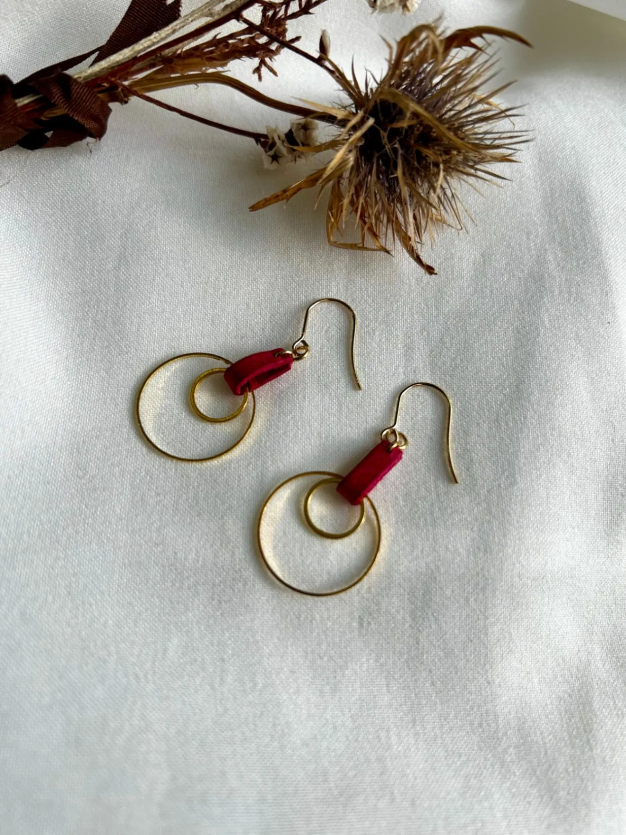 【ハンドメイド】本革×ゴールドリングのピアス ピンク