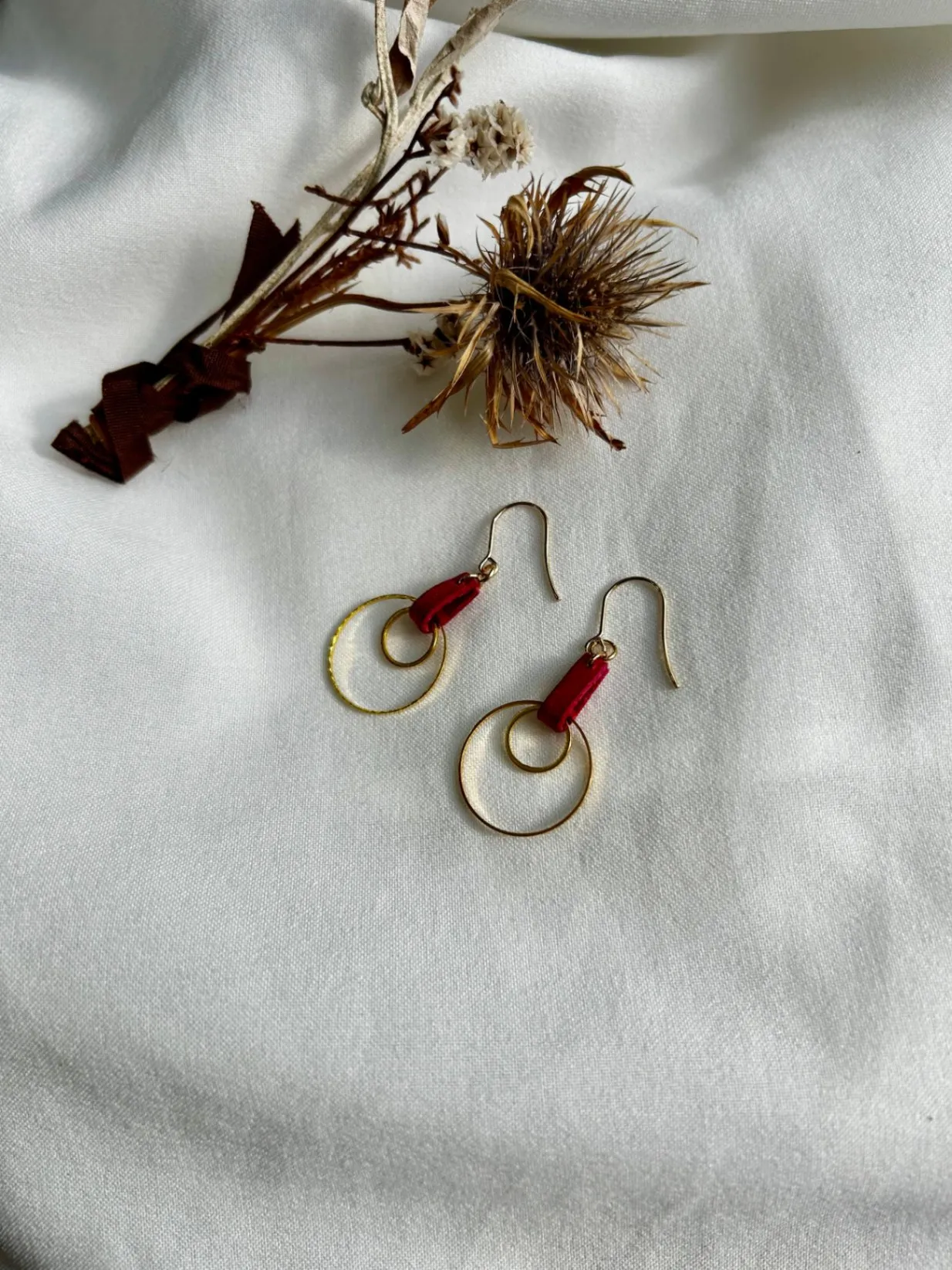 【ハンドメイド】本革×ゴールドリングのピアス ピンク