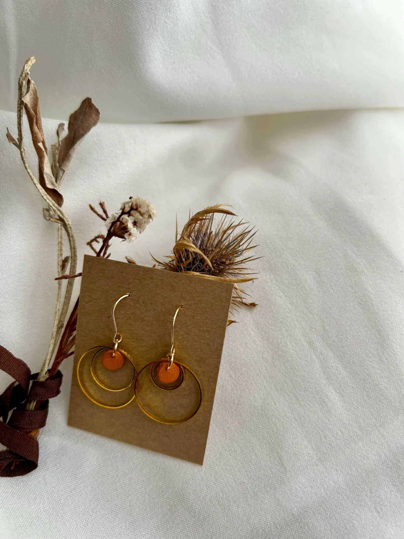 【ハンドメイド】本革×ゴールドリングのピアス アンティークオレンジ