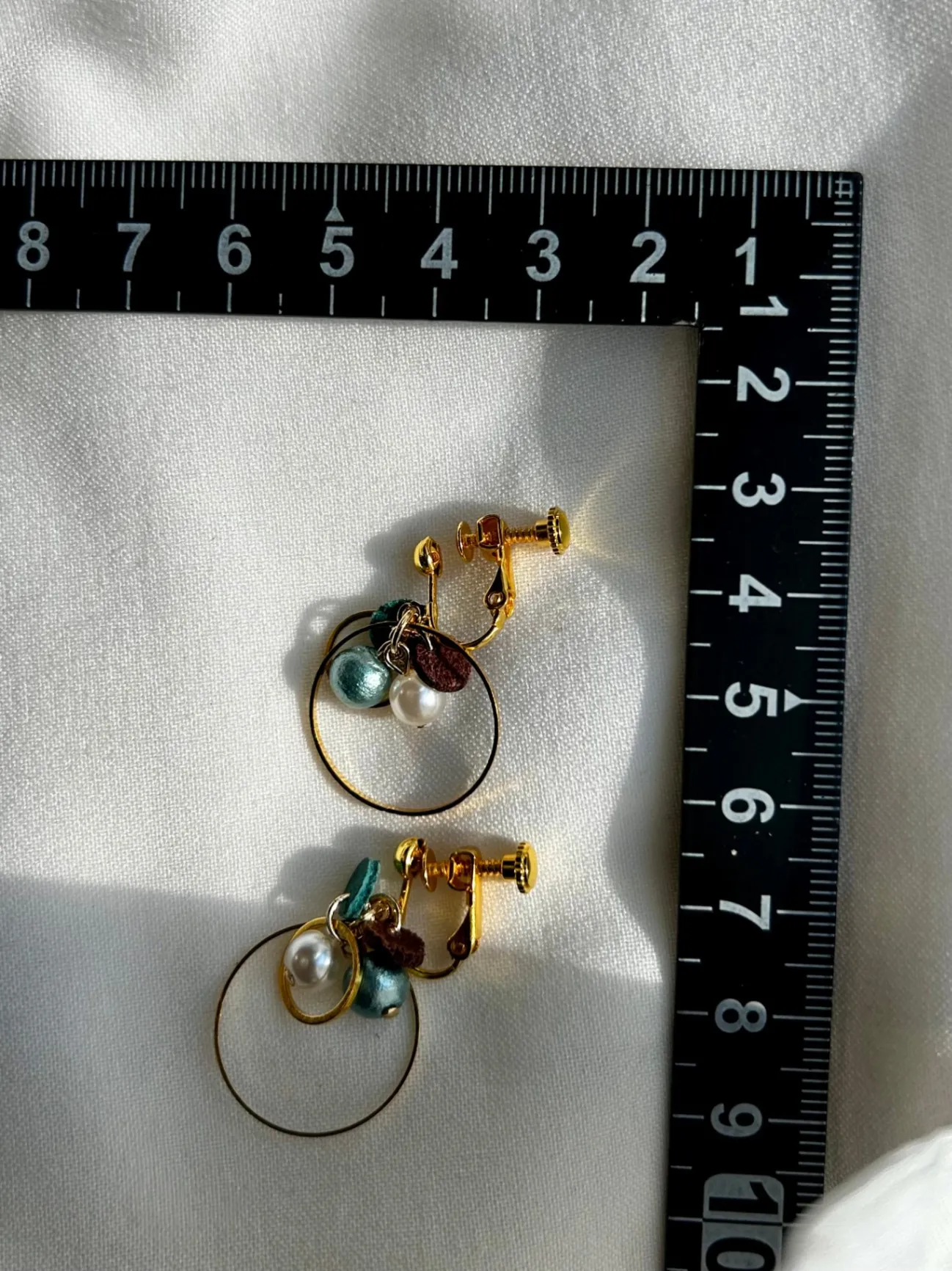 【ハンドメイド】花浅葱コットンパールと本革のイヤリング