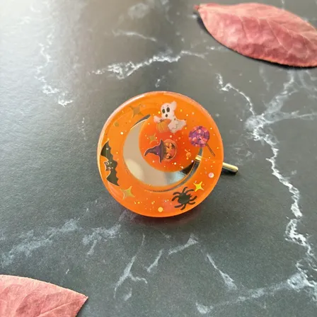 三日月とハロウィンパーティー ポニーフック 三日月 おばけ かぼちゃ オレンジ レジン 