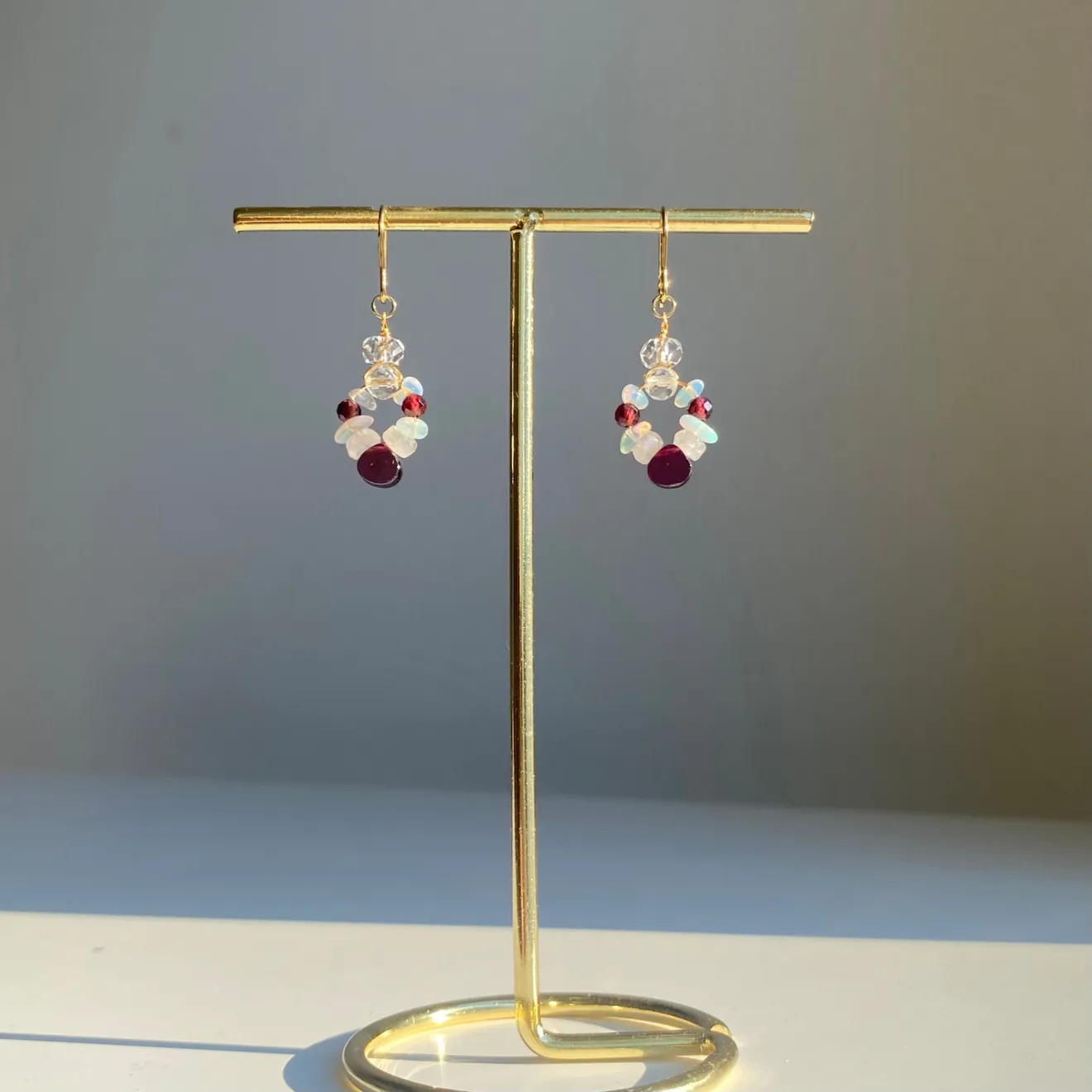 ガーネット・ムーンストーン・オパール・水晶｜揺れるピアス・イヤリング