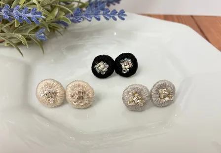 刺繍とビーズのまーるいピアス   〈1.5〉