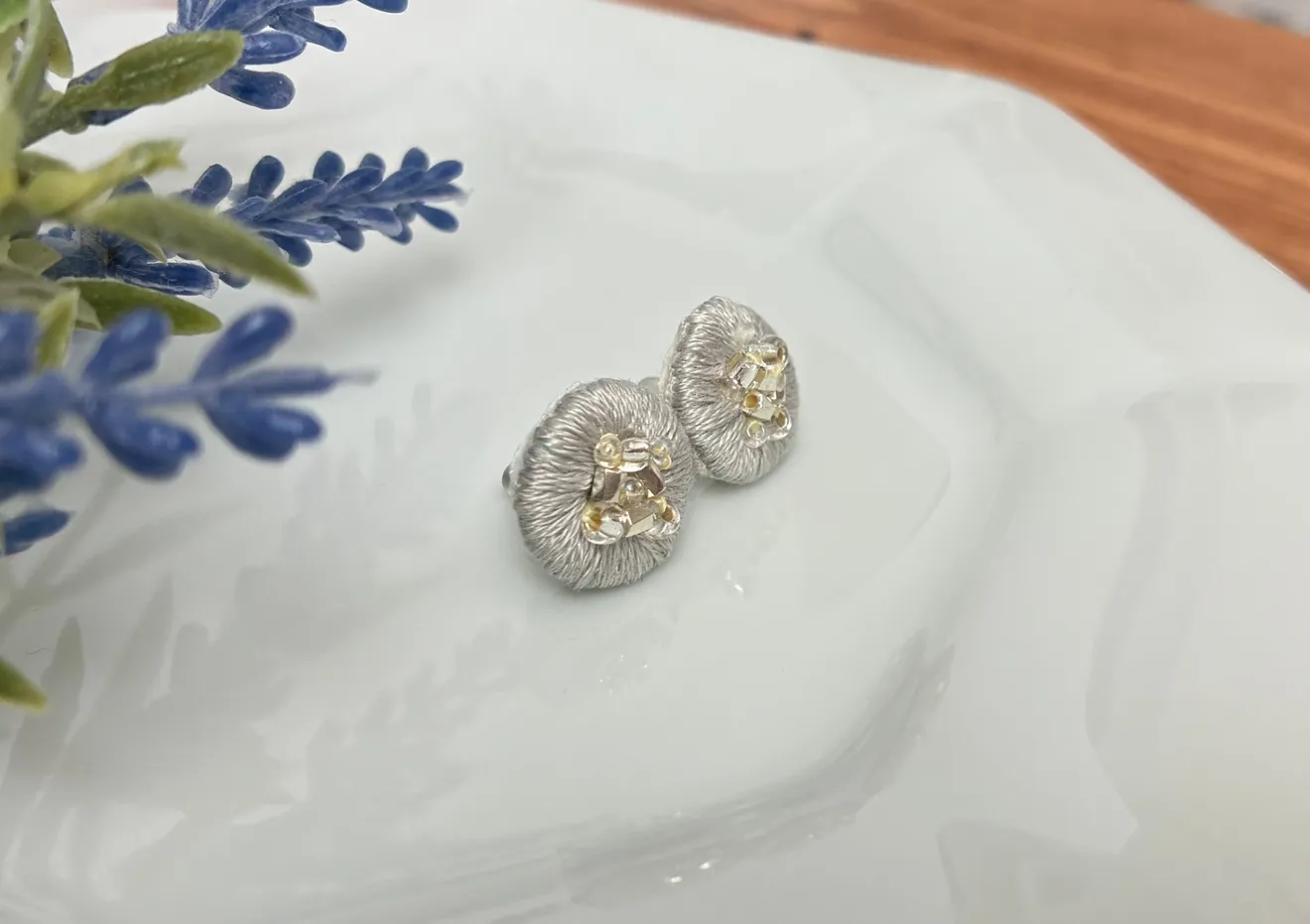 刺繍とビーズのまーるいピアス   〈1.5〉