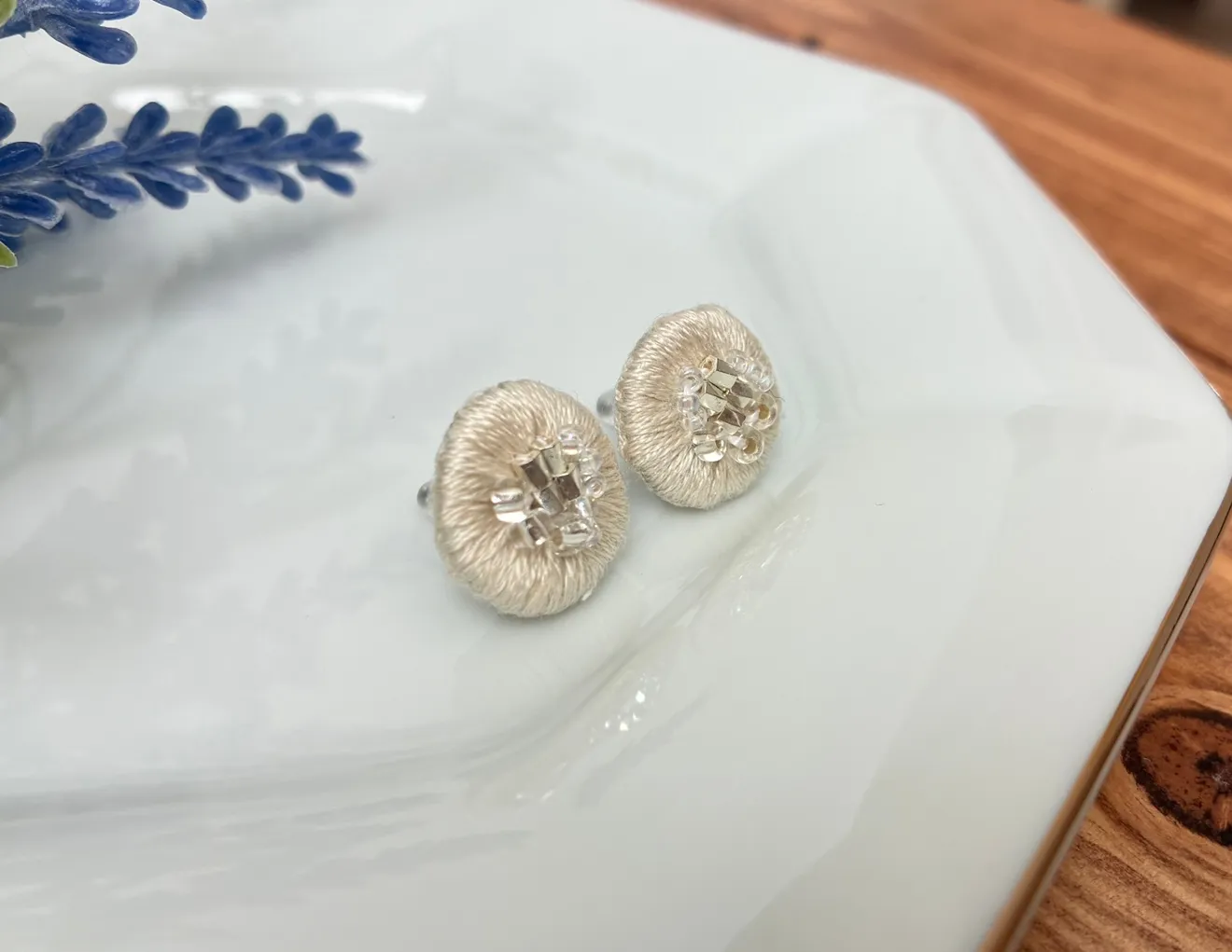 刺繍とビーズのまーるいピアス   〈1.5〉