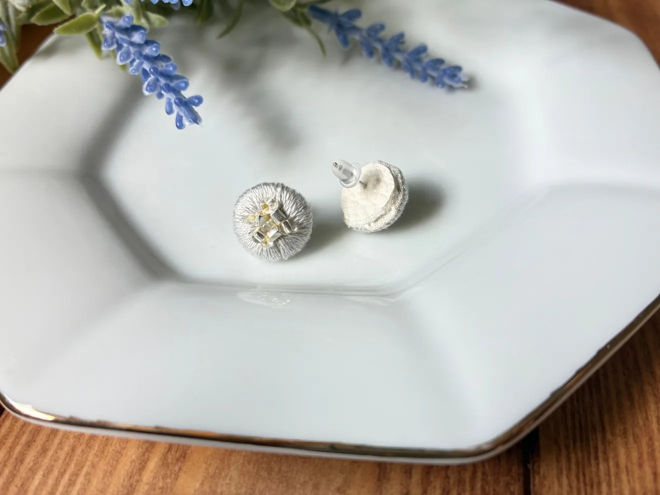 刺繍とビーズのまーるいピアス   〈1.5〉