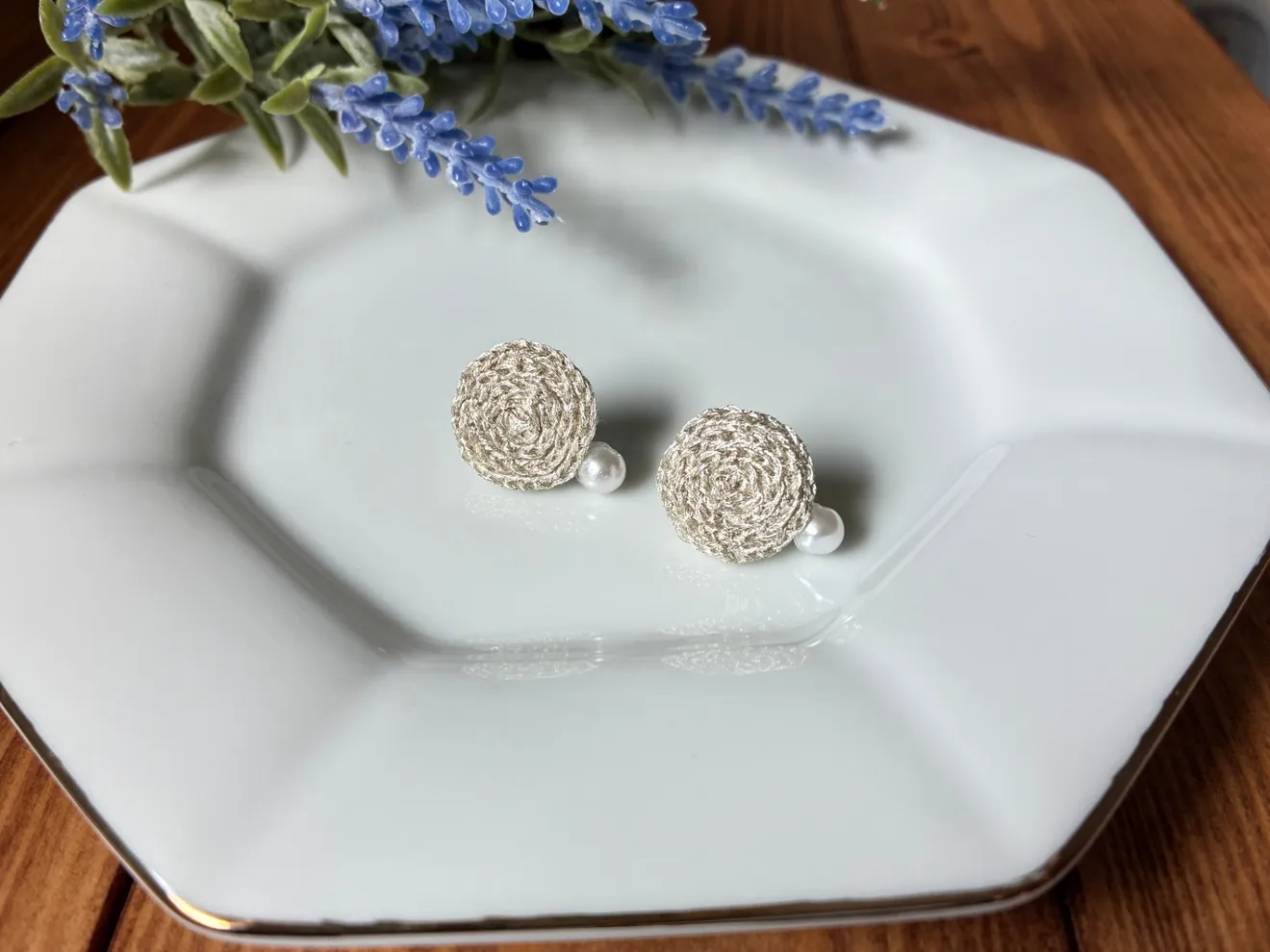 シルバー刺繍とパールビーズのピアス