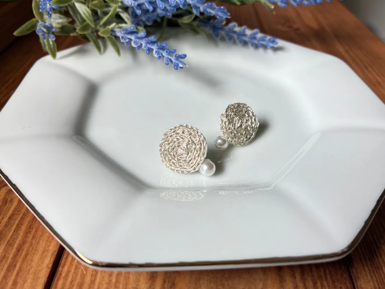 シルバー刺繍とパールビーズのピアス