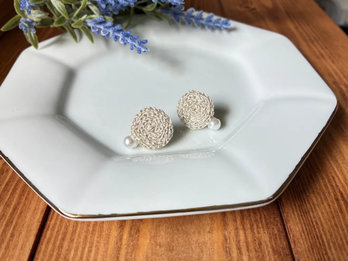 シルバー刺繍とパールビーズのピアス