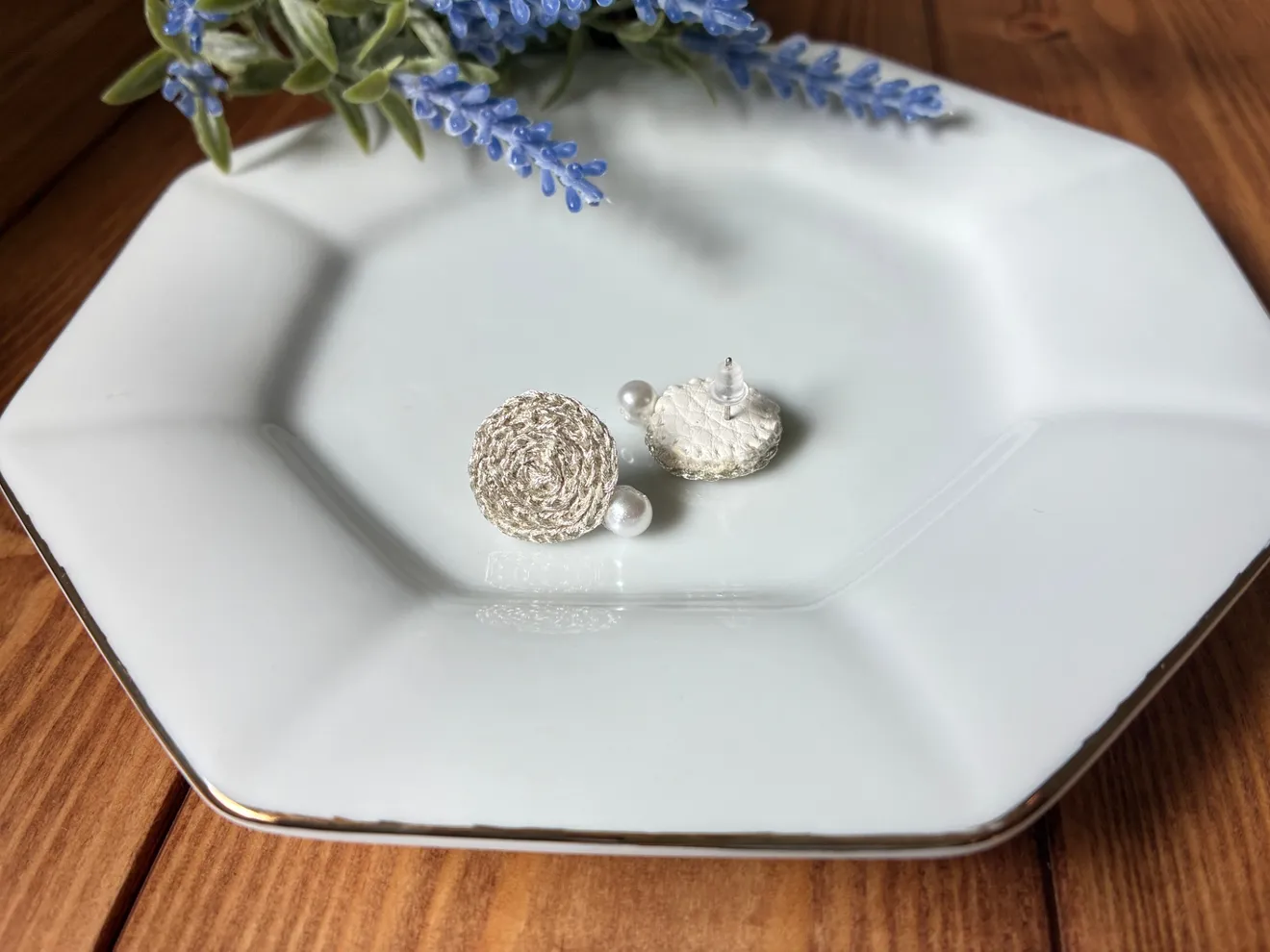 シルバー刺繍とパールビーズのピアス