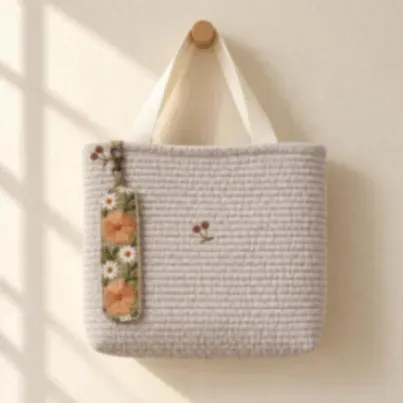 さくらんぼ刺繍のヌビトート〈横ライン〉チャーム付き