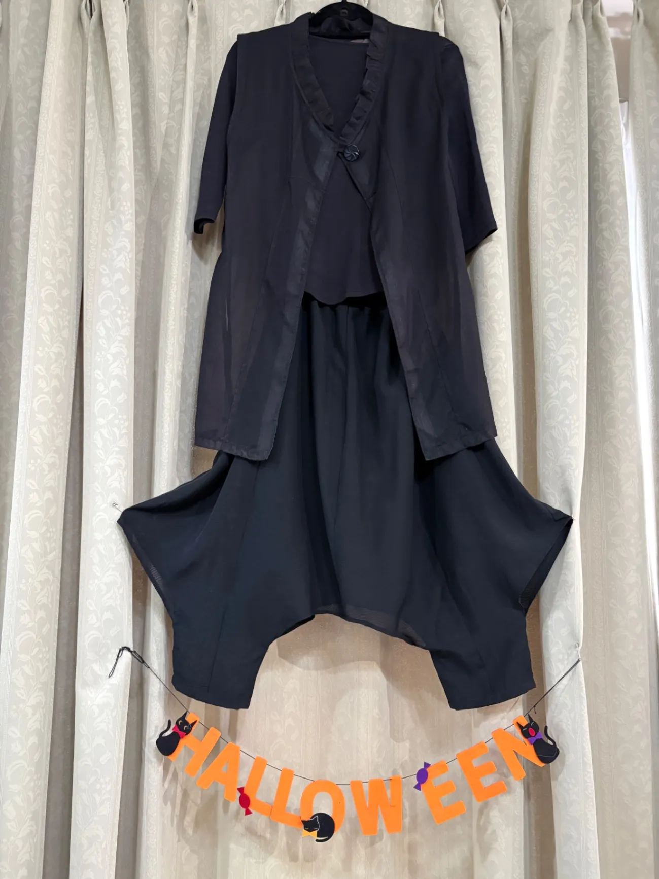 [ハロウィン]  仮装用の服にもなります
ベスト＆ジョッパーパンツセット
税•送料込み ￥8300