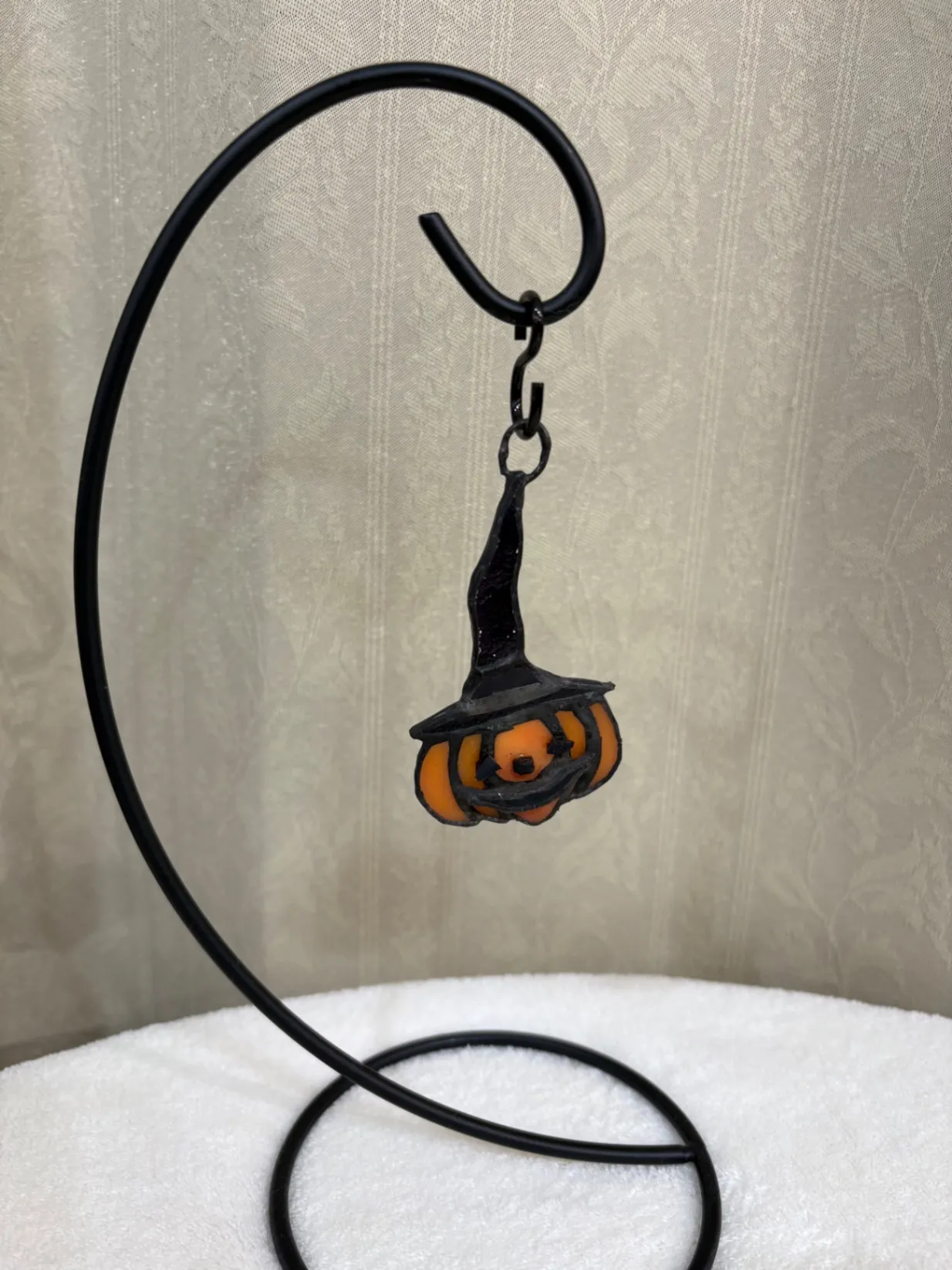 【ハロウィン】お化けかぼちゃオーナメント大、小
税、送料込み、台付き　大：￥2800 小：¥2500