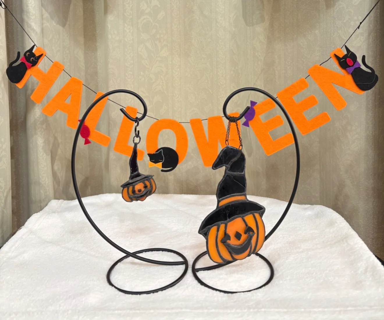 【ハロウィン】お化けかぼちゃオーナメント大、小
税、送料込み、台付き　大：￥2800 小：¥2500