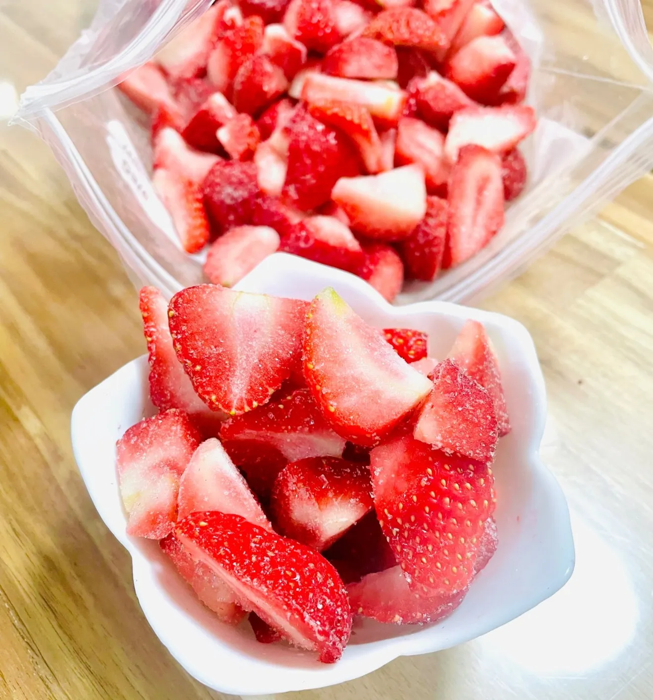 急速冷凍 あまおう約1kg【朝摘み】【カット】新鮮！苺(イチゴ)の王様 いちご【卸販売も可能】冷凍