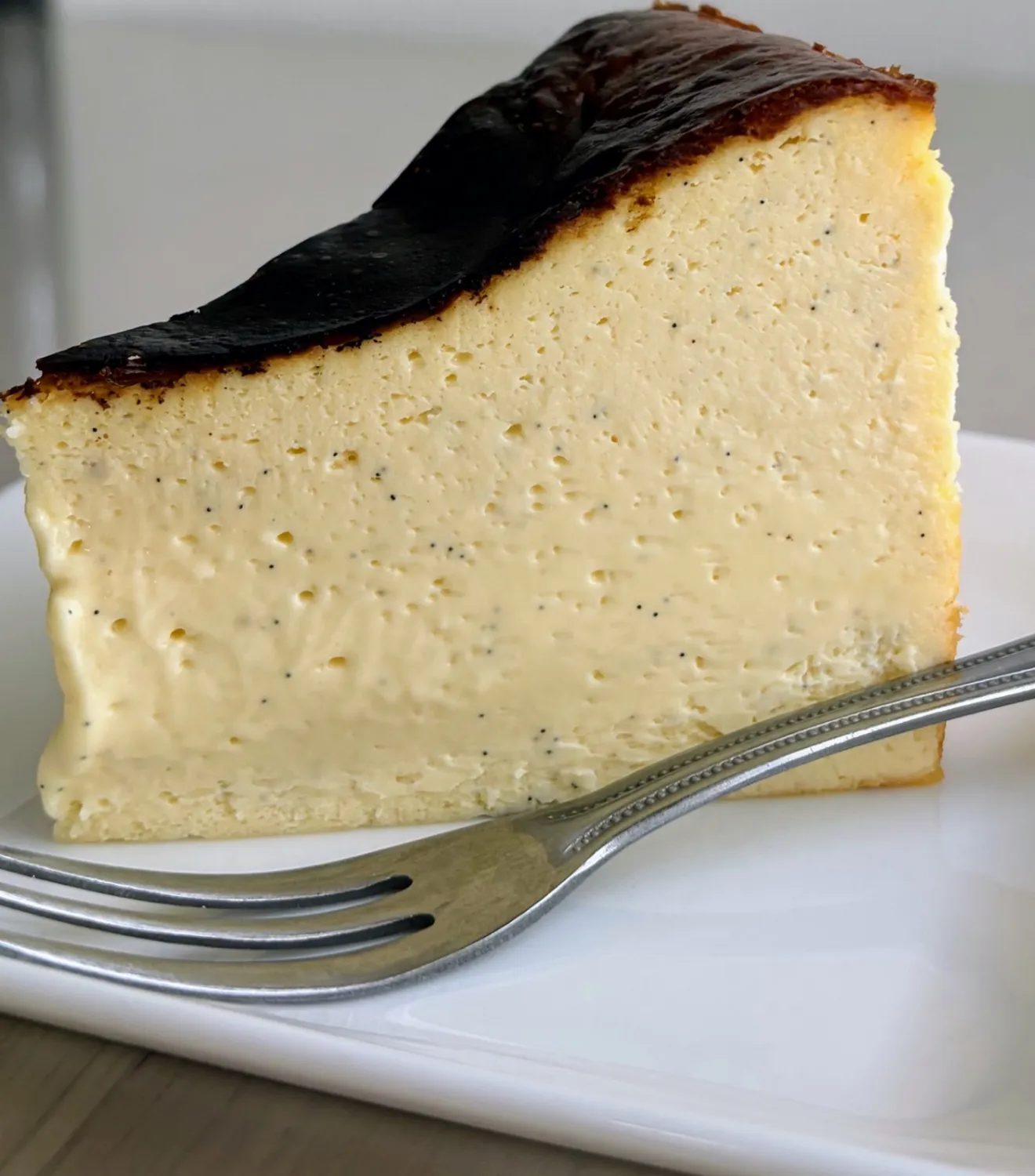 芳醇バニラ薫る　究極のとろ生チーズケーキ小麦粉不使用【ハロウィン】850g　5号サイズ
