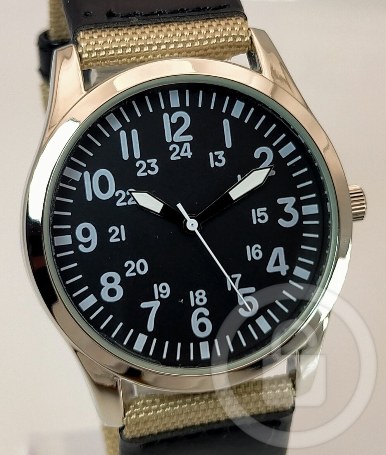 プレーンアビエイターに腕時計の原点を見出す【ハイブリッドバンド/新品】黒文字盤①