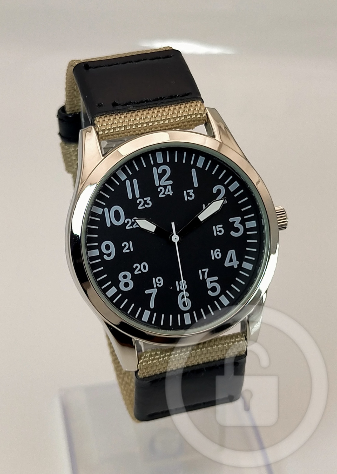 プレーンアビエイターに腕時計の原点を見出す【ハイブリッドバンド/新品】黒文字盤①