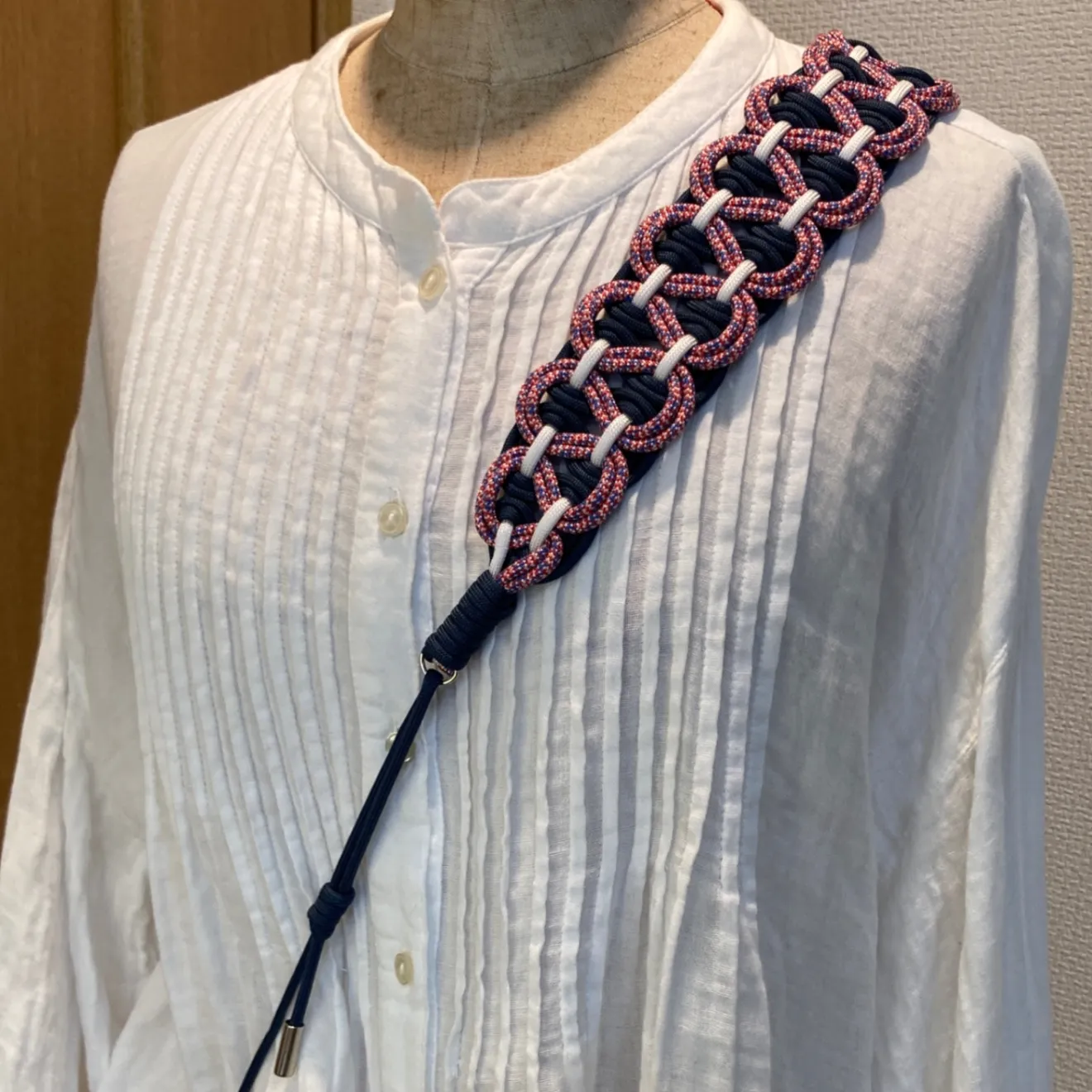 ハンドメイド🌿 パラコード スマホショルダーストラップ「時計と約束」ネイビー×ピンク迷彩×白