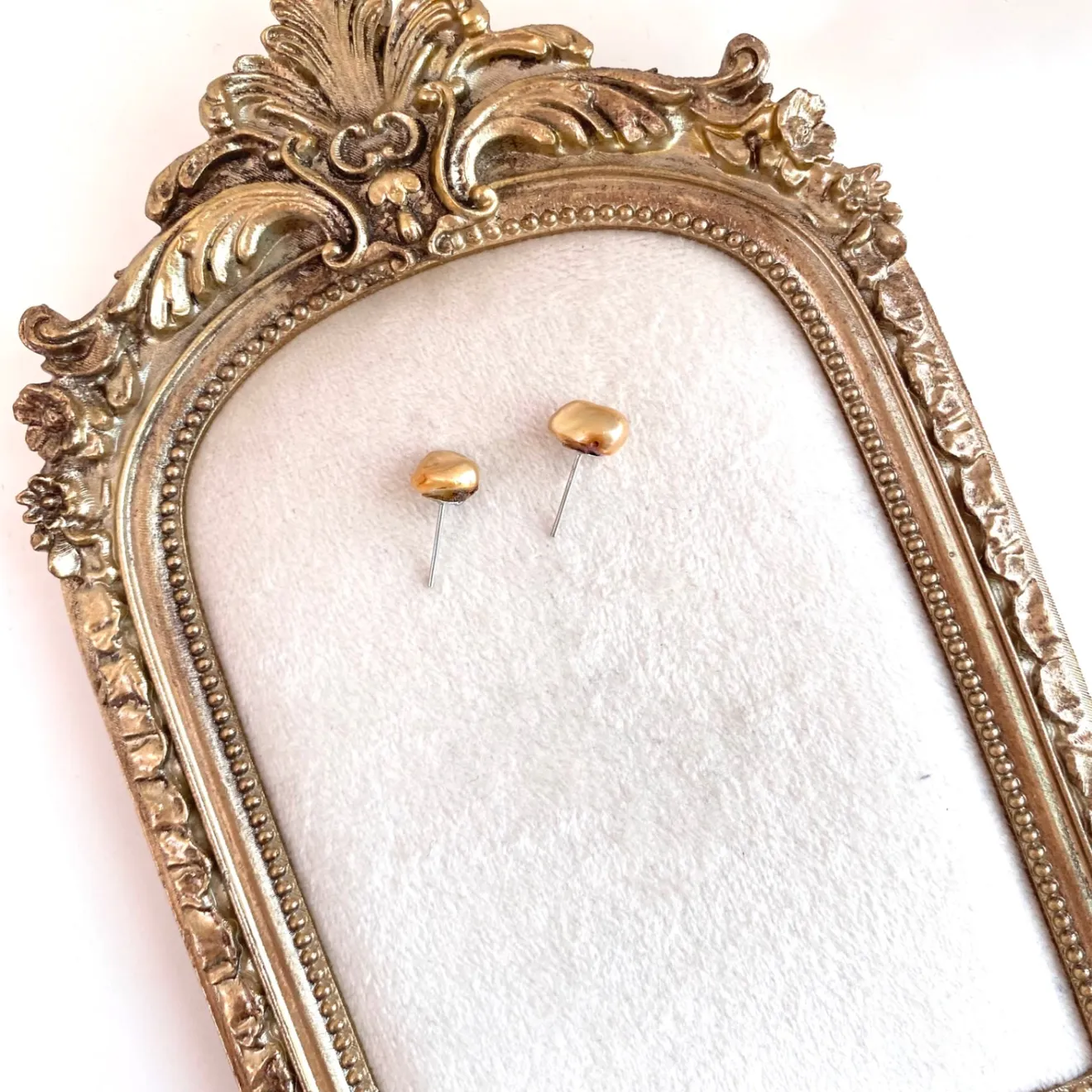 黄色の消しパールピアス｜小さな黄金のしずく｜ニッケルフリー