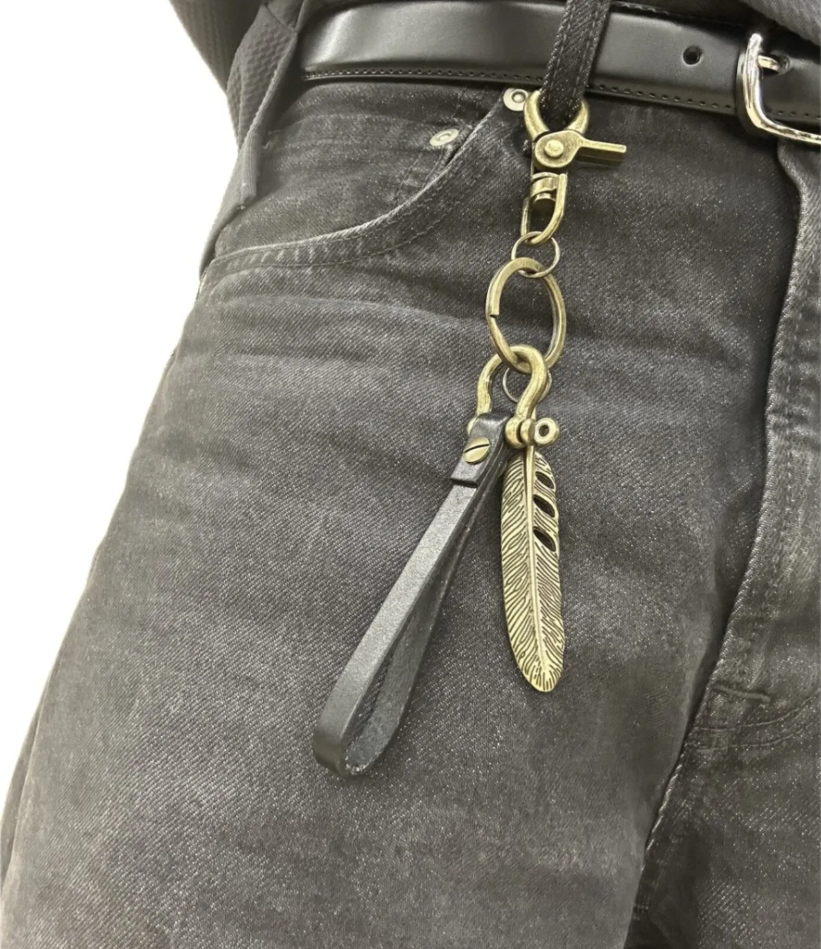 本革 レザーキーホルダー フェザーチャーム キーリング アンティークゴールド