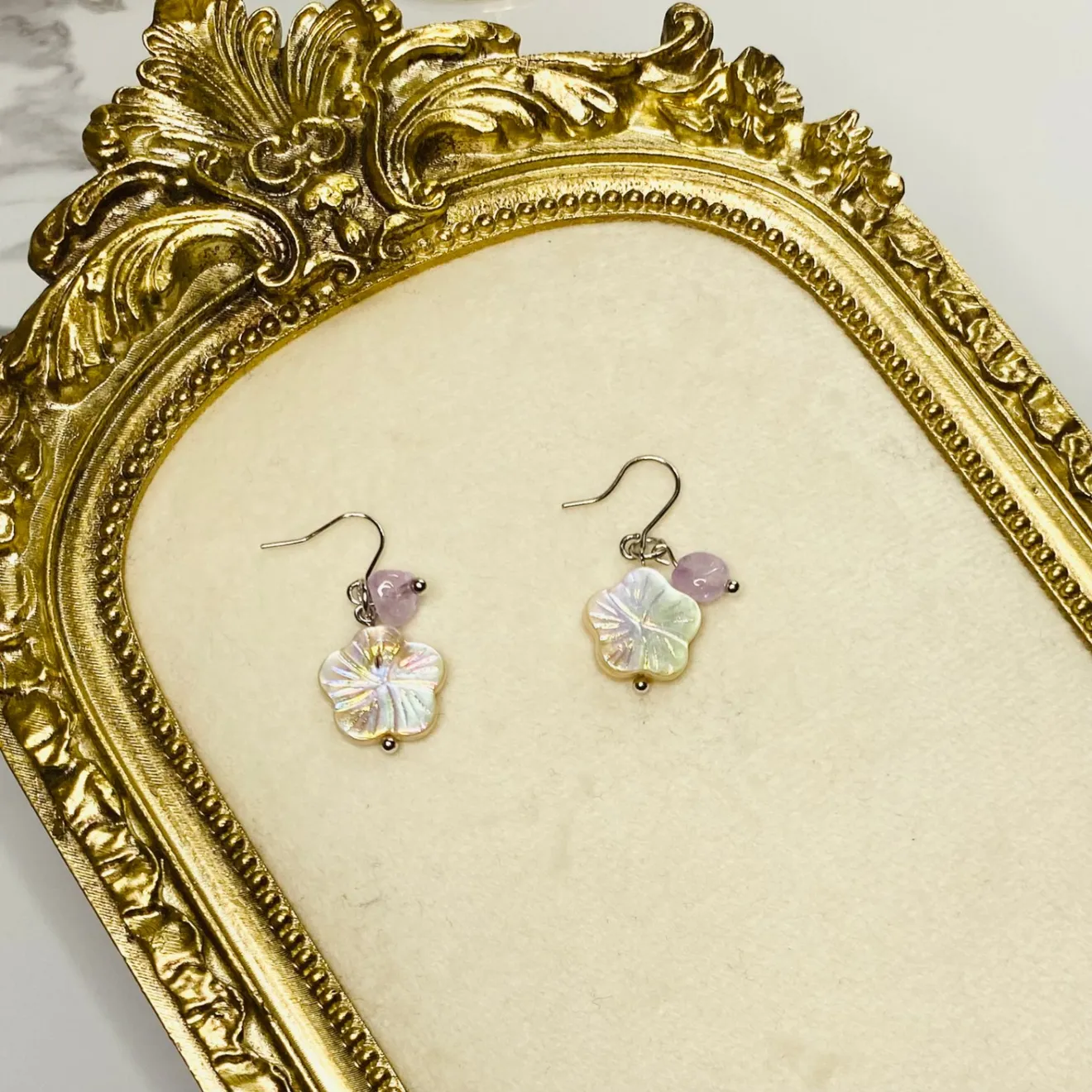 アメジスト・天然淡水シェルお花｜上品に揺れるピアス・イヤリング｜ニッケルフリー