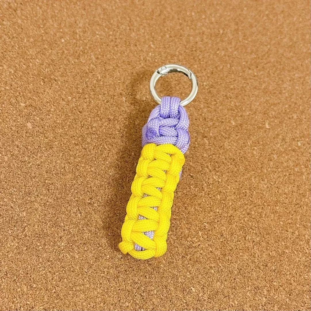 【送料込み】パラコード お花のキーホルダー お家の鍵や車の鍵に💛