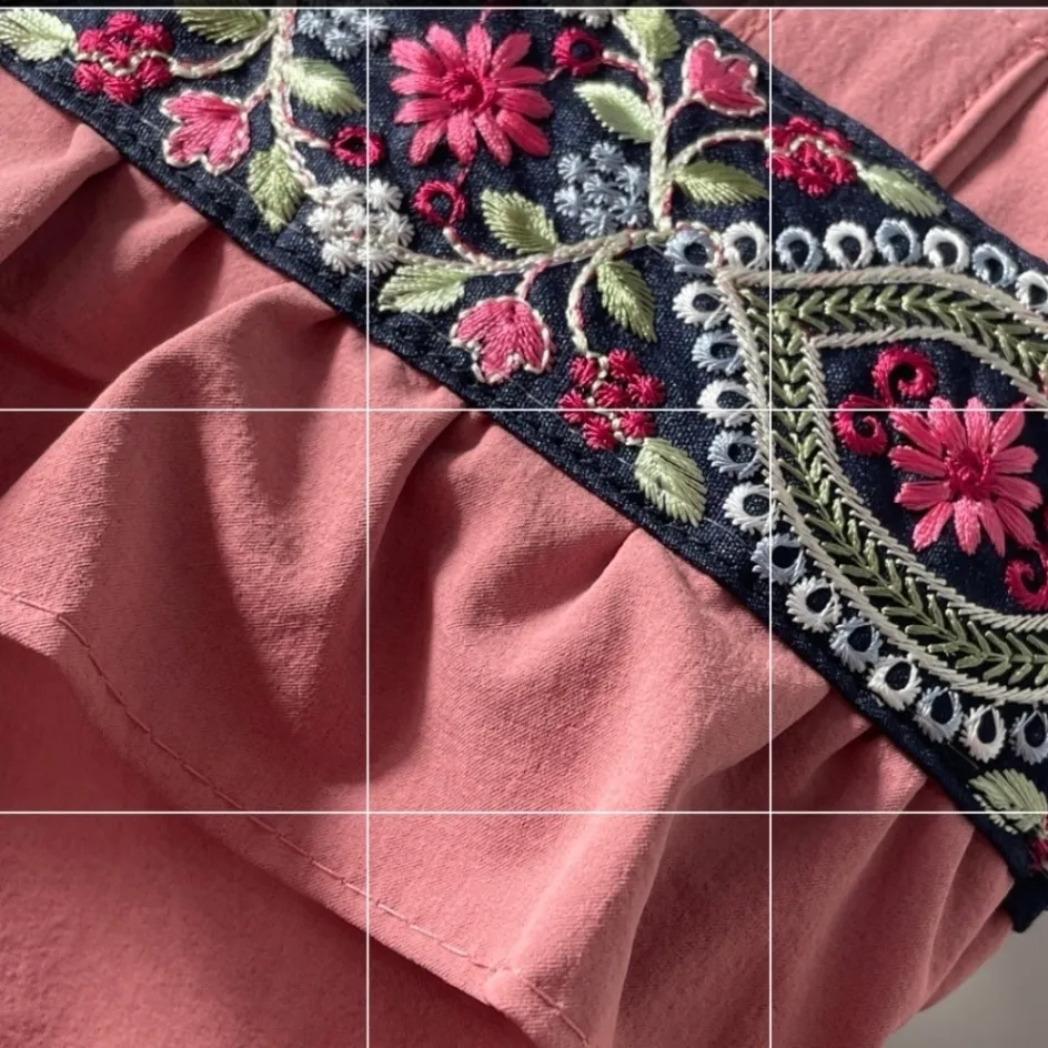 インド刺繍リボン　トートバッグ／ハンドメイド／フリルデザイン／くすみピンク／A4対応／肩掛け 
