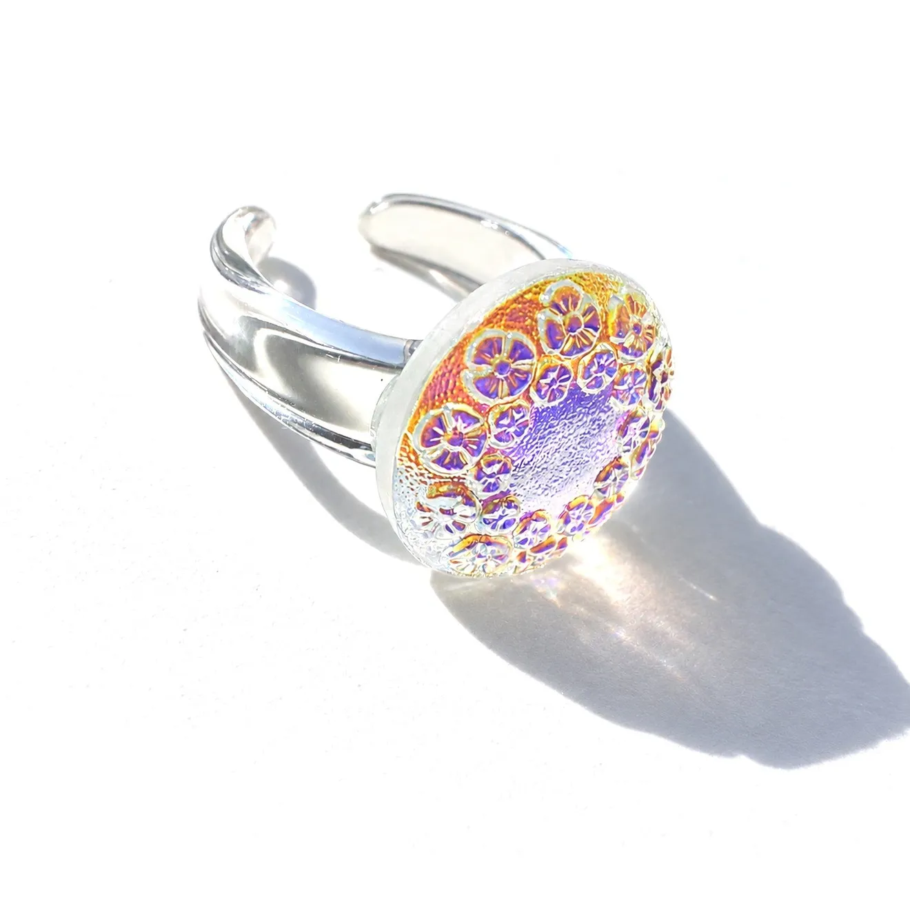 虹色チェコガラスボタン＊*お花模様のリング【金属アレルギー対応】
