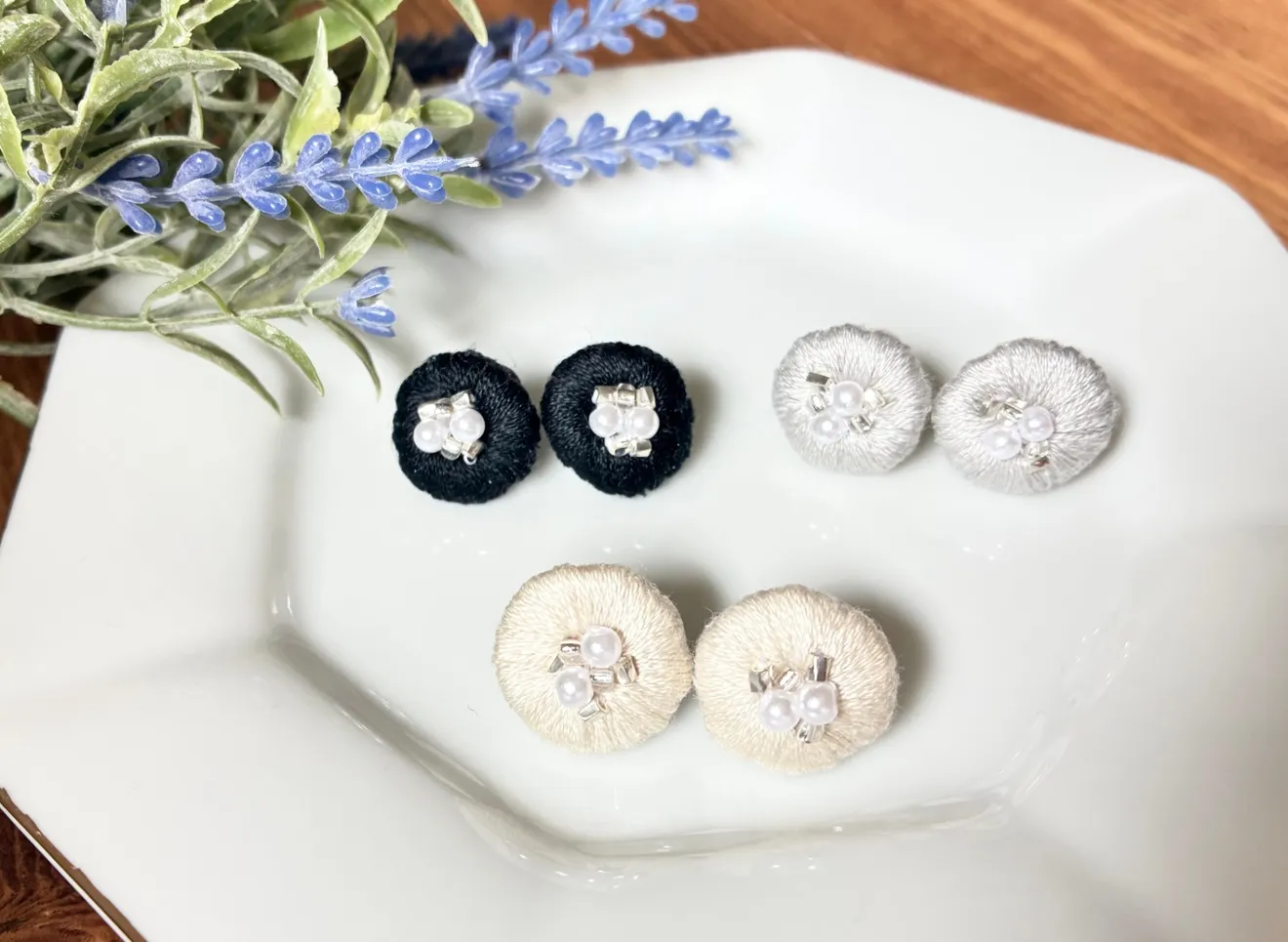 ビーズ刺繍ののまーるいピアス   〈1.8〉