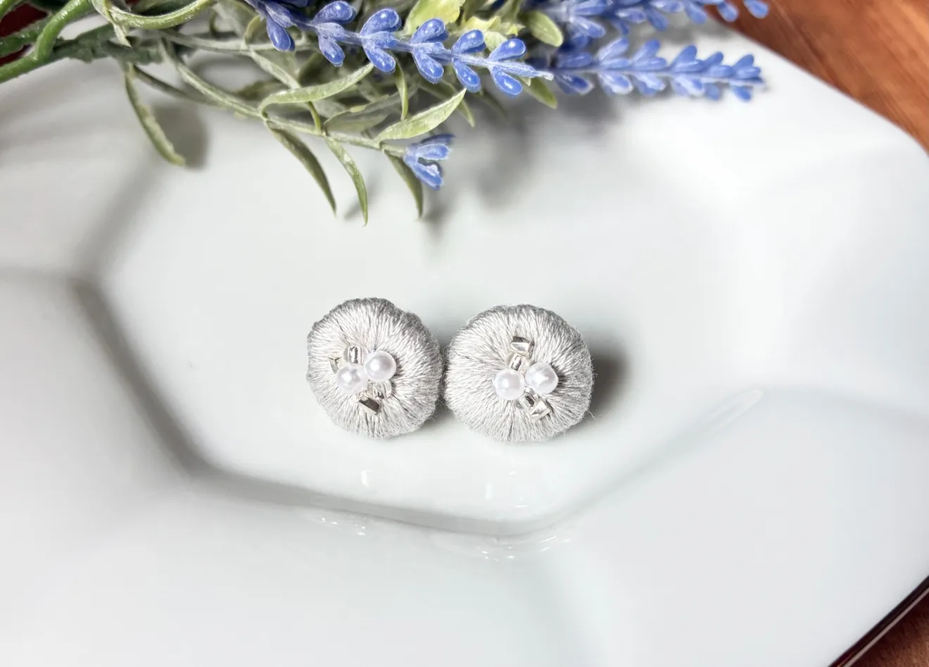 ビーズ刺繍ののまーるいピアス   〈1.8〉