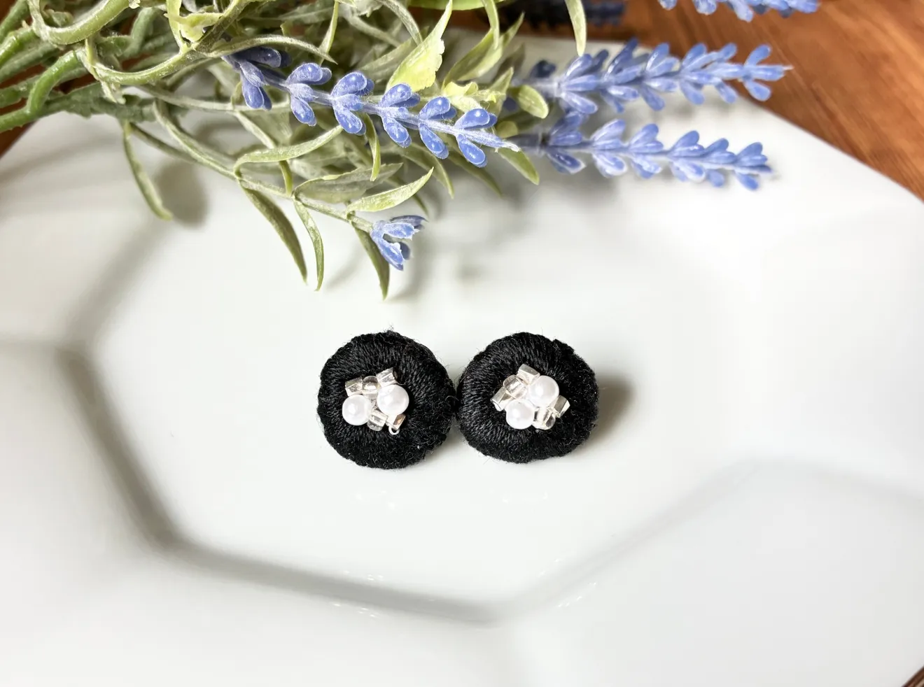 ビーズ刺繍ののまーるいピアス   〈1.8〉