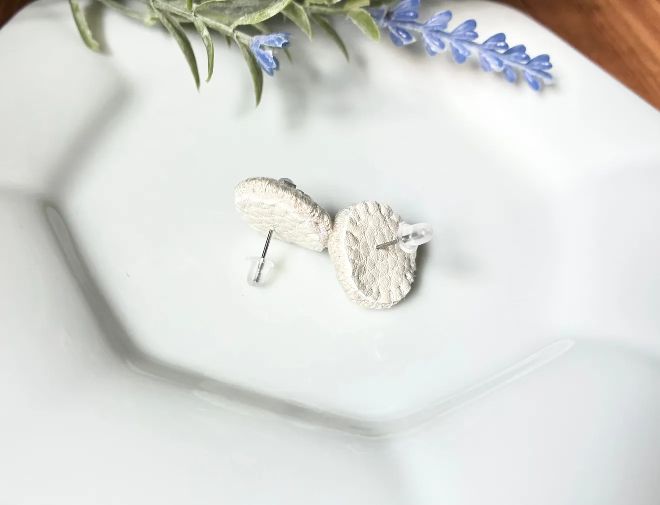 ビーズ刺繍ののまーるいピアス   〈1.8〉