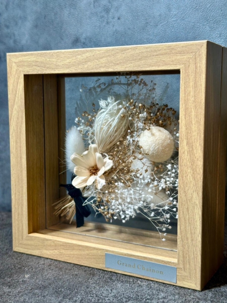 『カードル』プリザーブドフラワー　ホワイト（常温商品）※別の温度帯の商品と一緒にご注文はできません