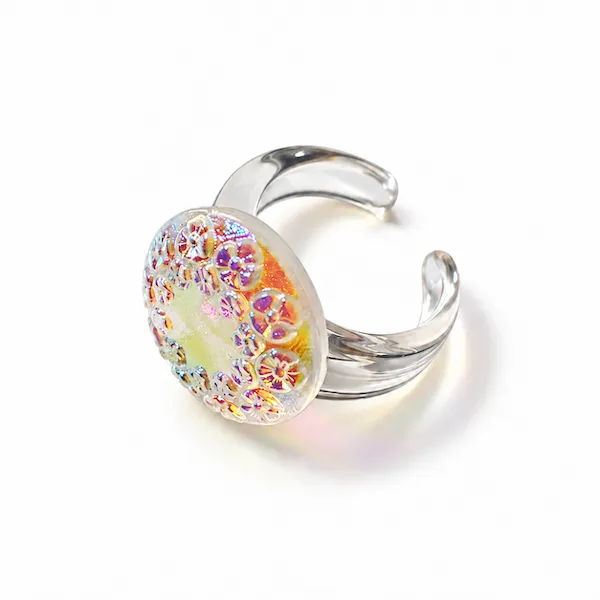 虹色チェコガラスボタン＊*お花模様のリング【金属アレルギー対応】